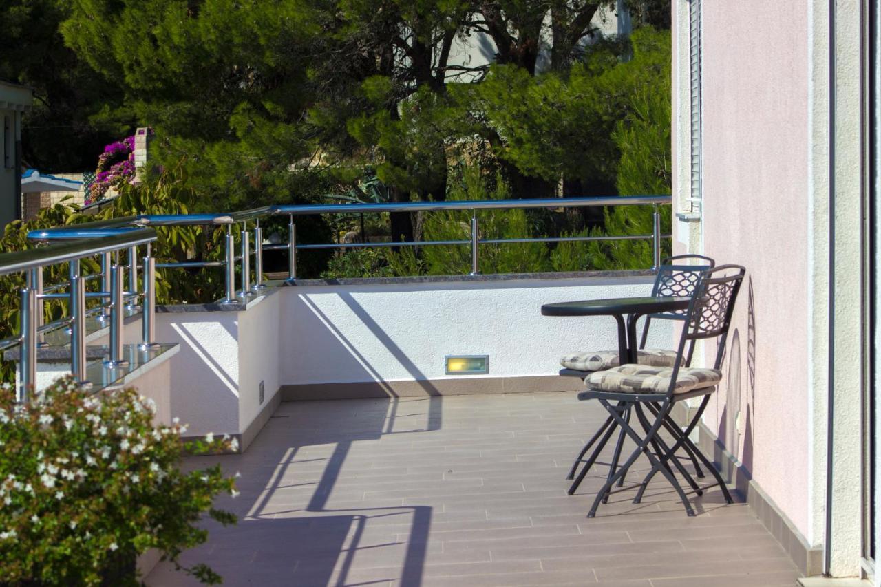 Apartments Matea Tisno Exterior foto